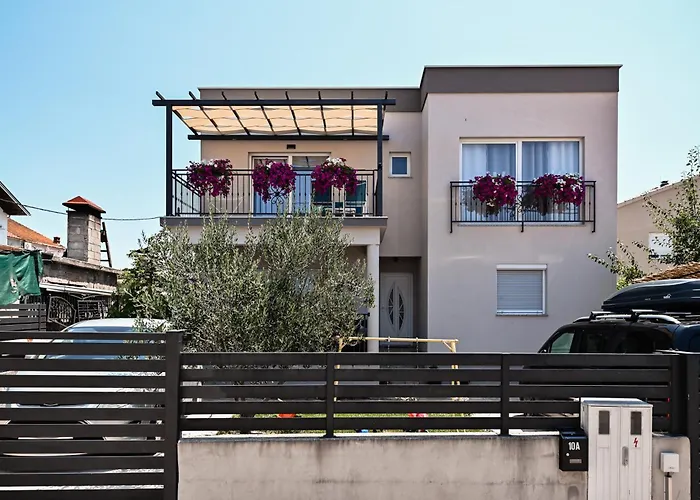 Apartments Mena