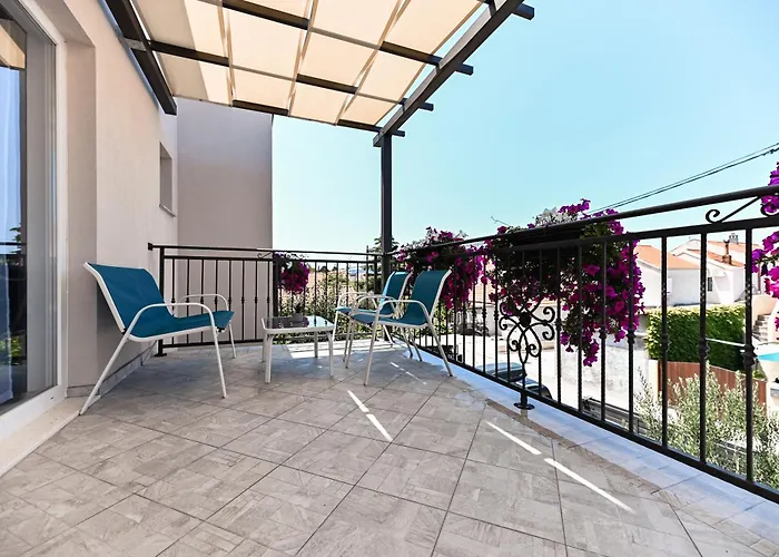 Apartments Mena