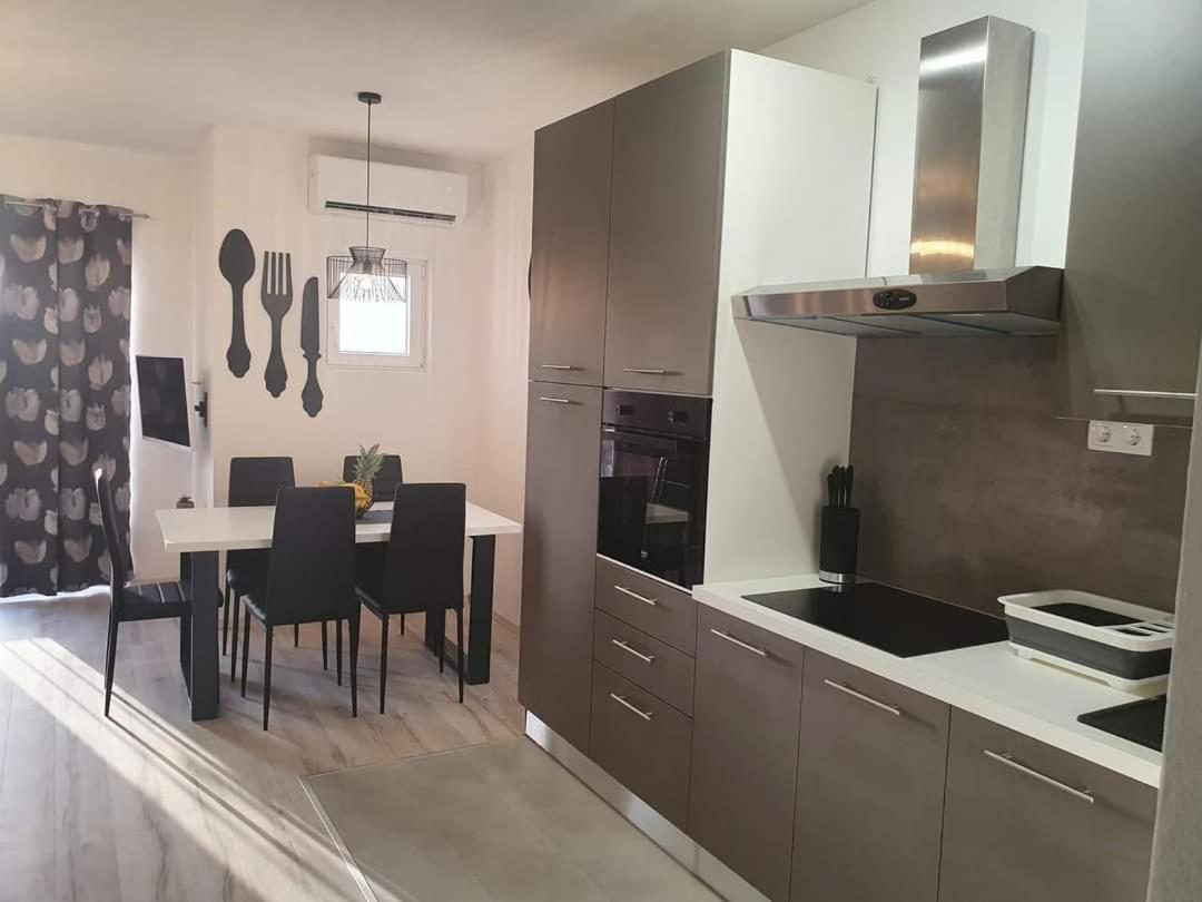 Mena Apartment Bibinje