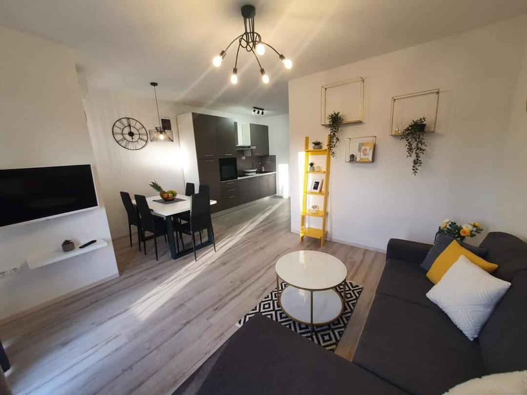 Apartment Mena
