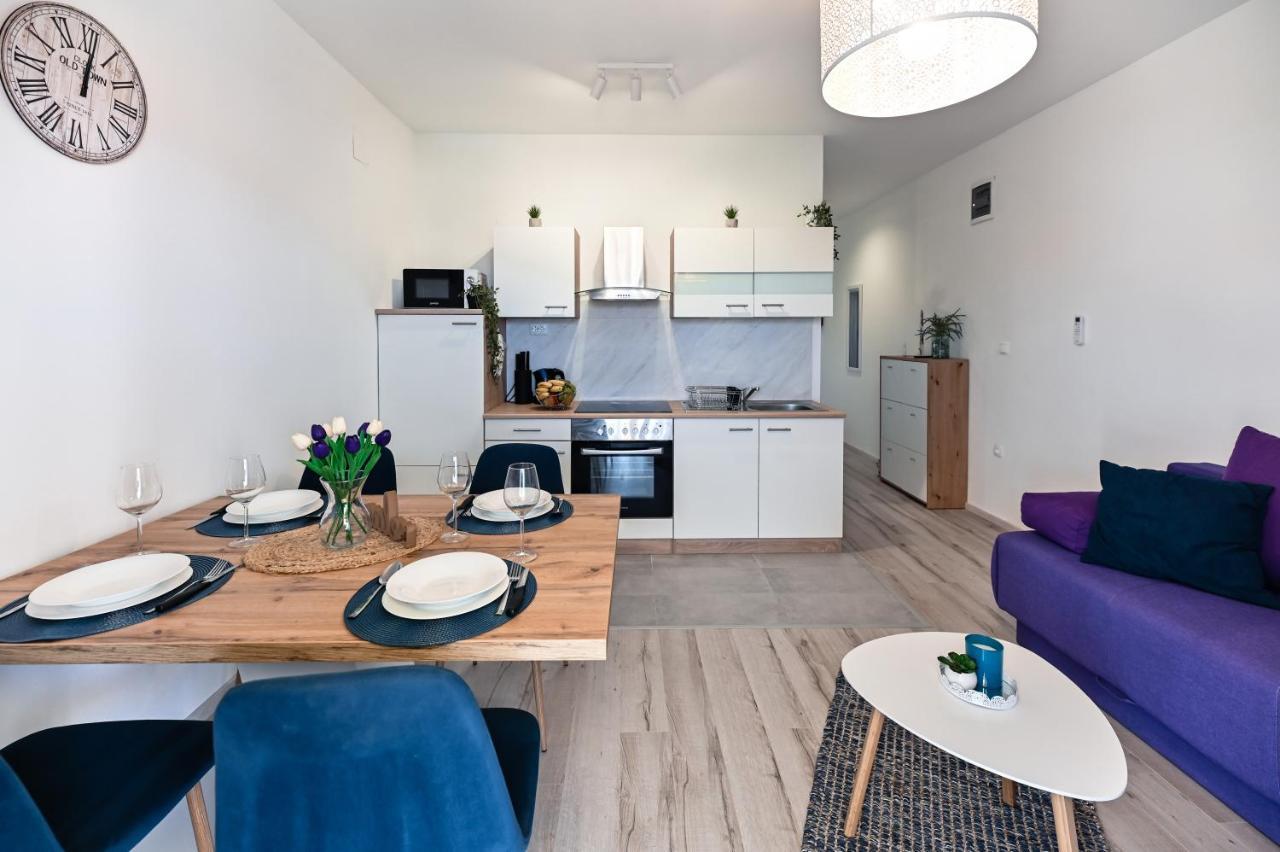 Apartment Mena *