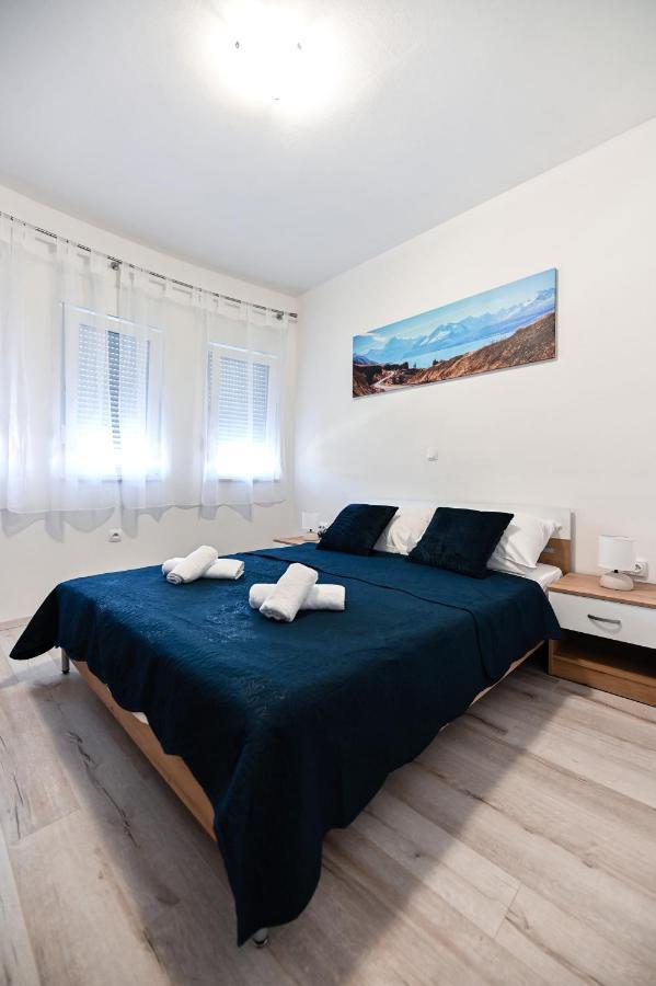 Apartment Mena