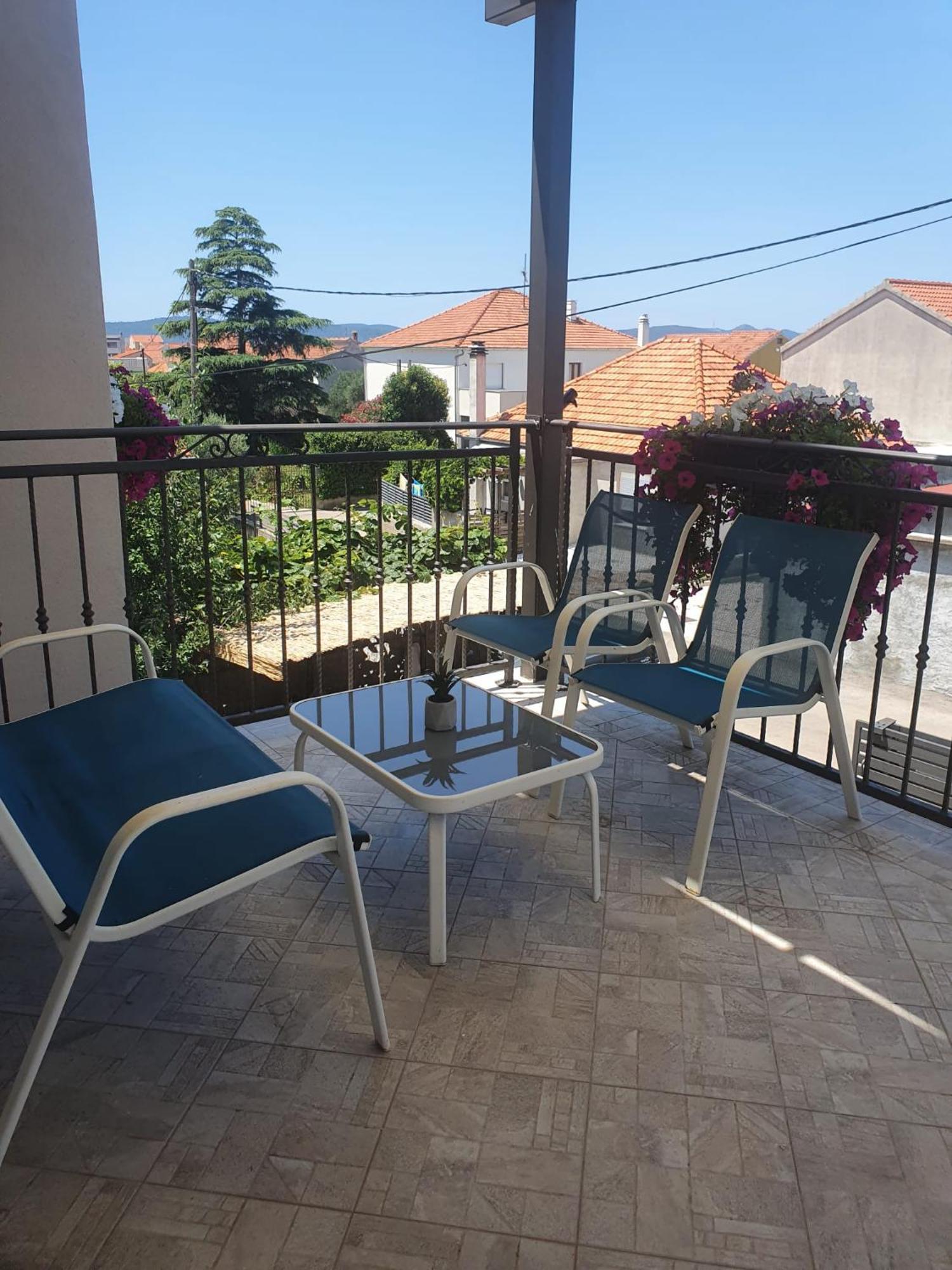 Apartment Mena *