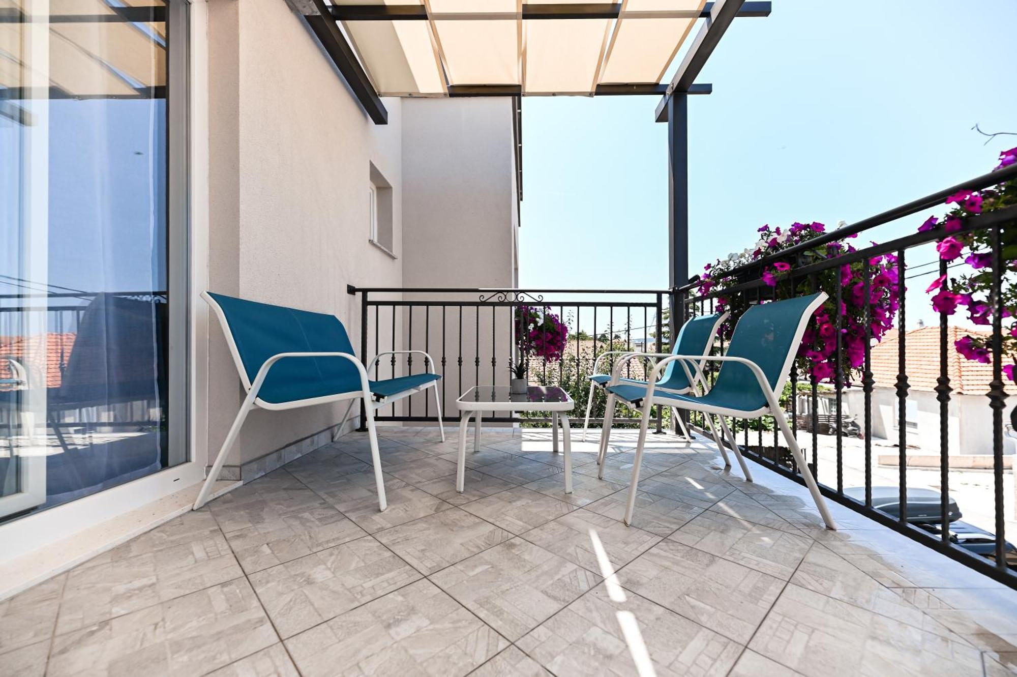 Apartment Mena